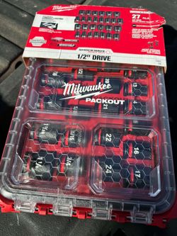 Milwaukee
SHOCKWAVE Impact-Duty 1/2 in. Drive Metric and SAE Standard Impact PACKOUT Socket Set (27-Piece)