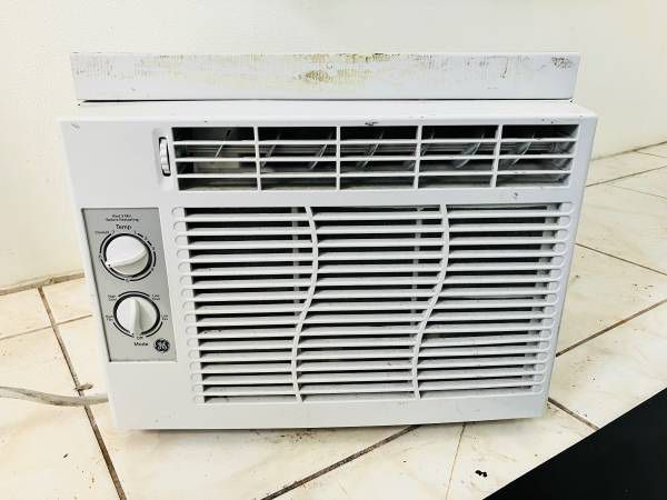 General Electric WINDOW AC Unit 5000 BTU 115 Volt Room Air Conditioner