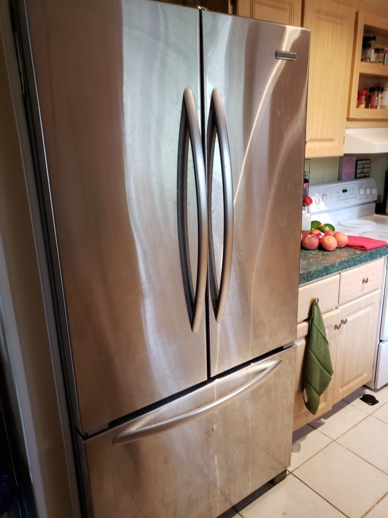 Kitchenaid refrigerator. Works!!