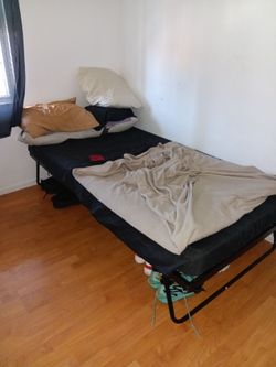 Trundle bed