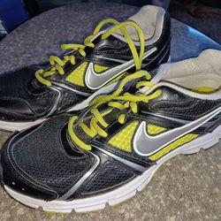 Nike Mens Retaliate Black Yellow Running Shoes Lace Up Size 9 for in Seattle, WA - OfferUp