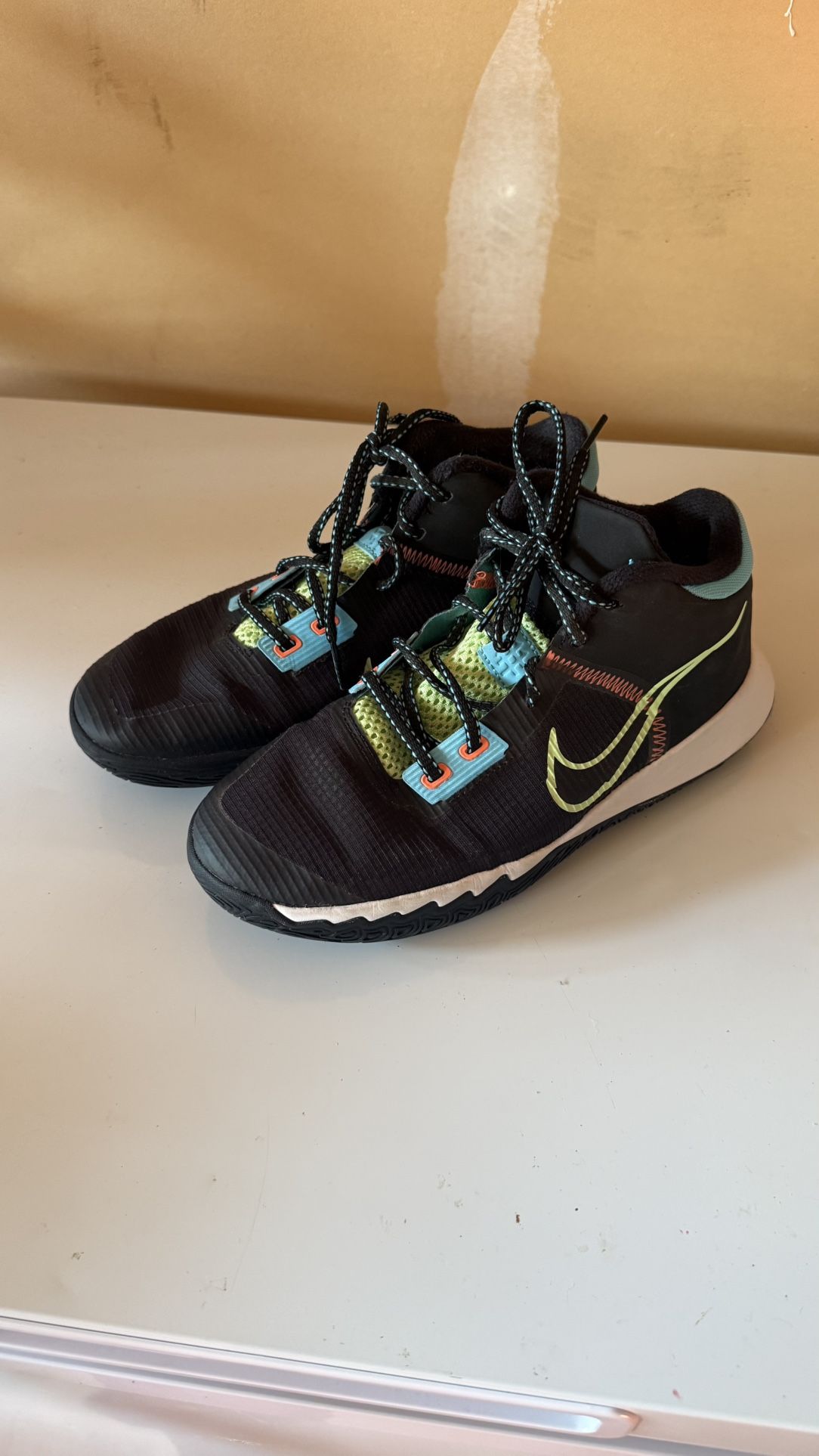 Nike Kyrie Flytrap 4 Low Kids Size 5