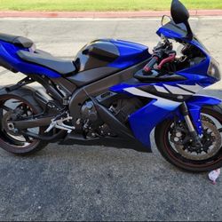 2005 yamaha r1 clean title