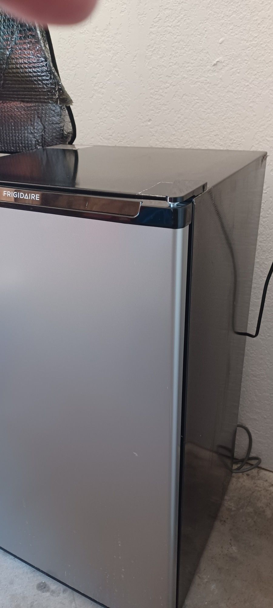 Compact Refrigerator With Ice Drawer
