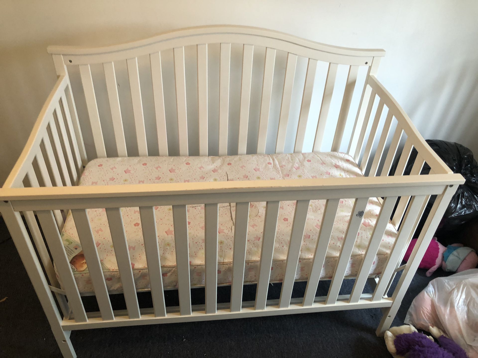 Convertible baby crib
