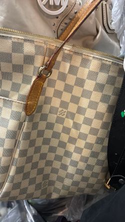 Used lv bag authentic with letters so