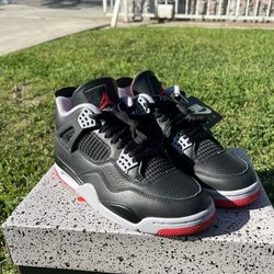 Jordan 4’s Black Cement