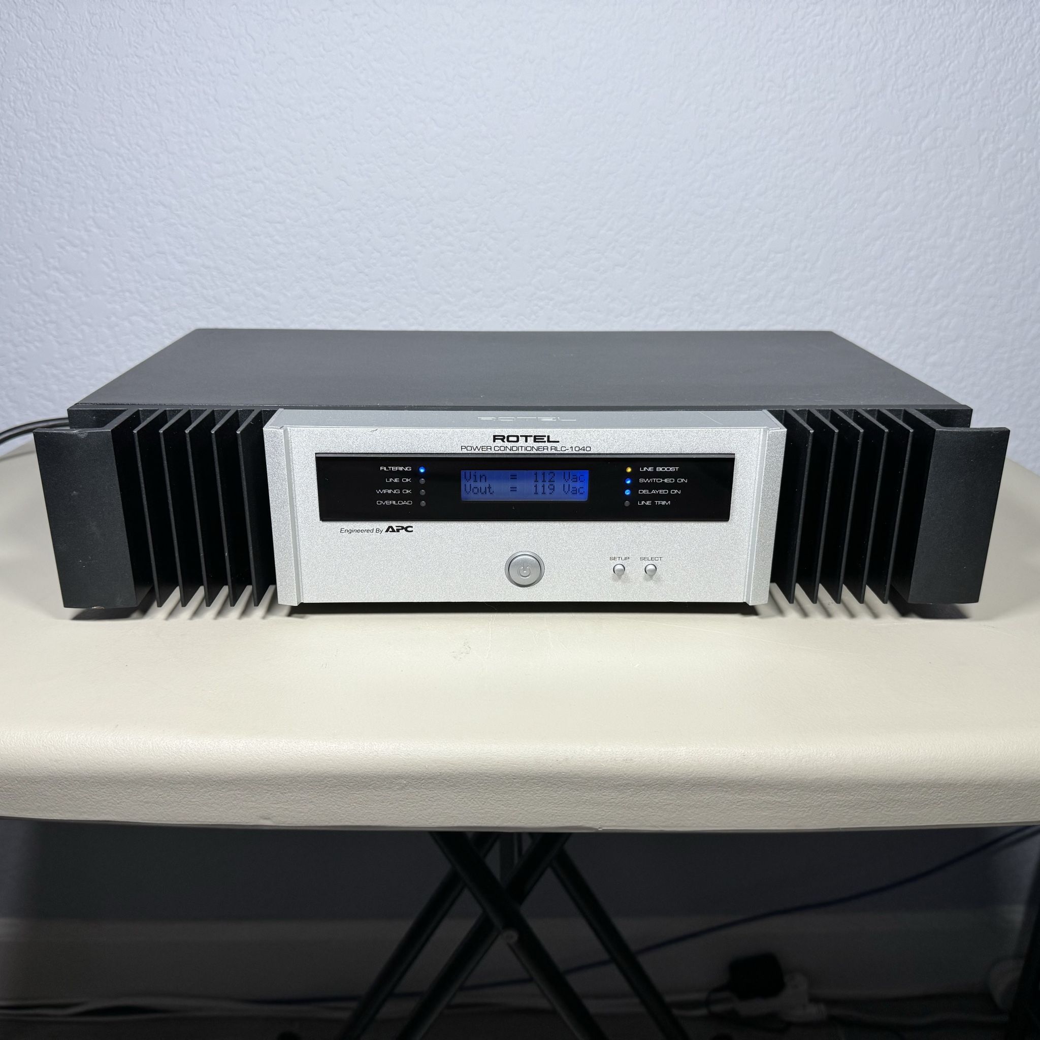 Rotel RLC-1040 ~ Power Line Conditioner ~ 10 Outlets ~ LCD Display ~ High-Fi  Grade ~ Clean Power ~ Excellent Condition! 