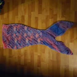 Providencia Comfy Tails Childrens Super Soft and Cozy Fleece Mermaid Tail Throw Blanket
