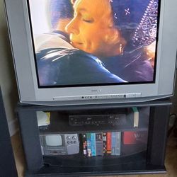 Sony Trinitron Television perfect GAMING TVSony Trinitron Television perfect GAMING TV