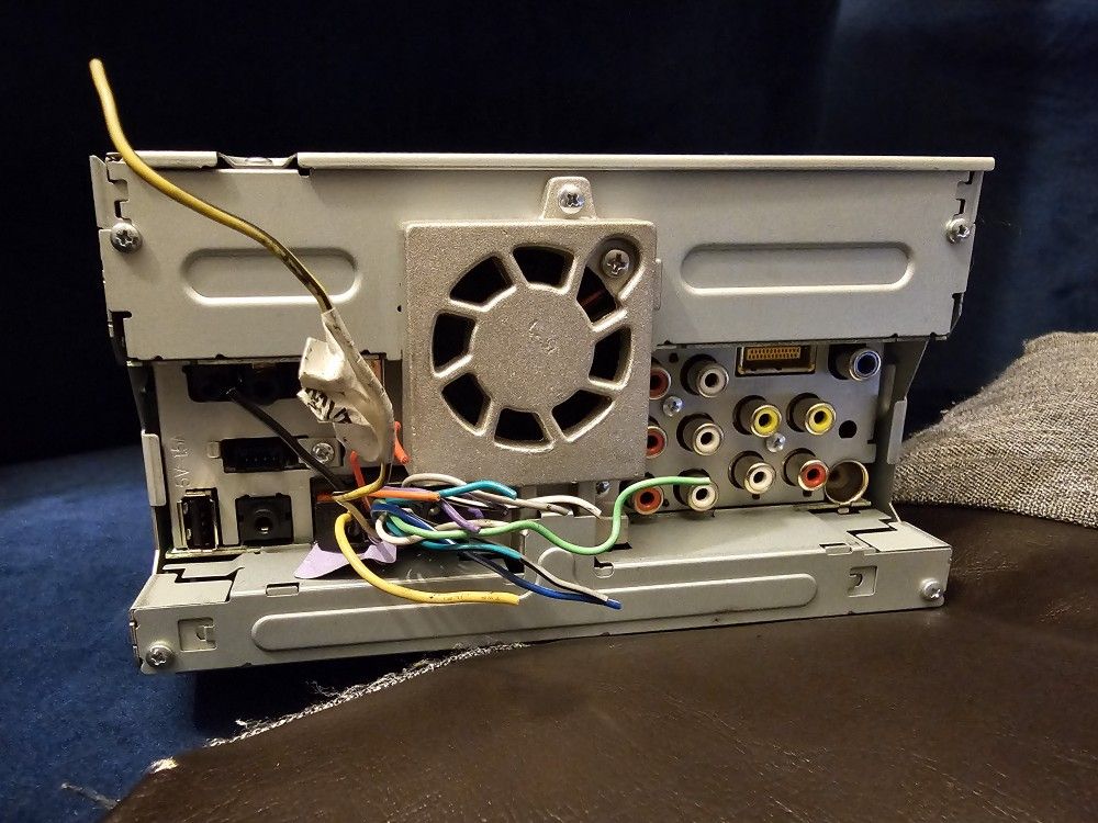 Pioneer Stereo Avh1440nex And Speaker 6x9 for Sale in Kent, WA OfferUp