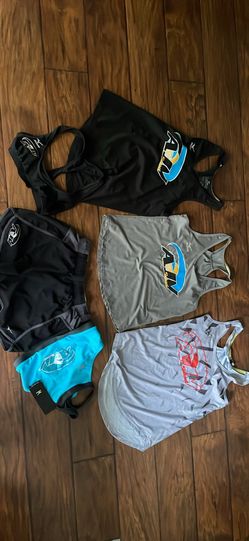 Women’s 2 sports bras, 3 tank tops and 1 short Mizuno