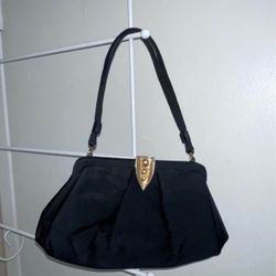 Vintage Black Evening Handbag with Gold Clasp & Champagne Lining – Elegant Retro Purse