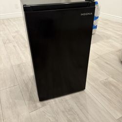 Mini Fridge (no Freezer)