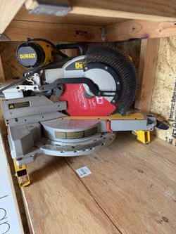 Dewalt 12” double bevel miter saw W/Stand