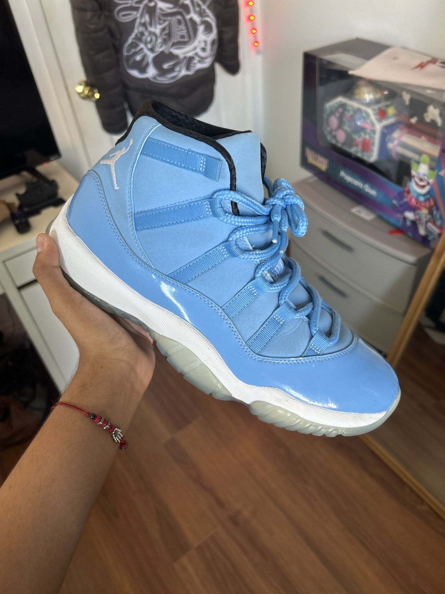 Jordan 11 Pantone
