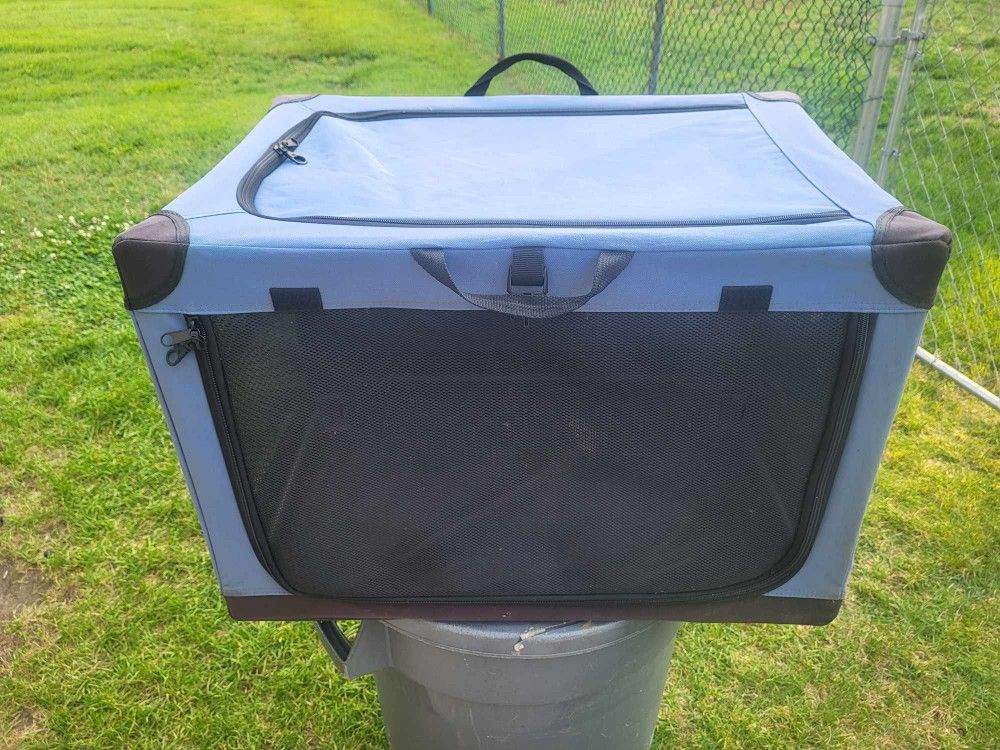 PETSFIT Collapsible Soft-Sided Crate with 3 Doors - (26" long x 18" Wide x 19" tall