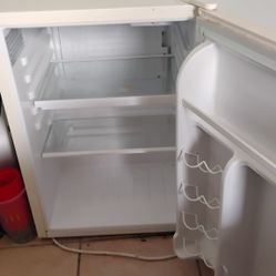 Small Refrigerator In Great Condition 