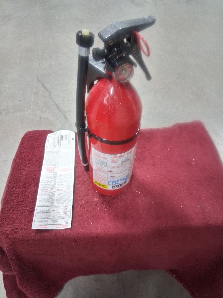 NEW "KIDDIE" DRY CHEMICAL FIRE EXTINGUISHERS 1, FOR $25.00 OR 2, FOR $40.00, GREAT BUY FOR FIRE SAFETY EQUIPMENT!!!