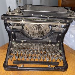 Vintage Underwood Typewriter 