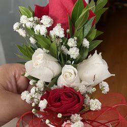 Corsage & Boutonnières 