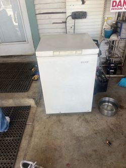 Holiday 5cu ft self defrost freezer