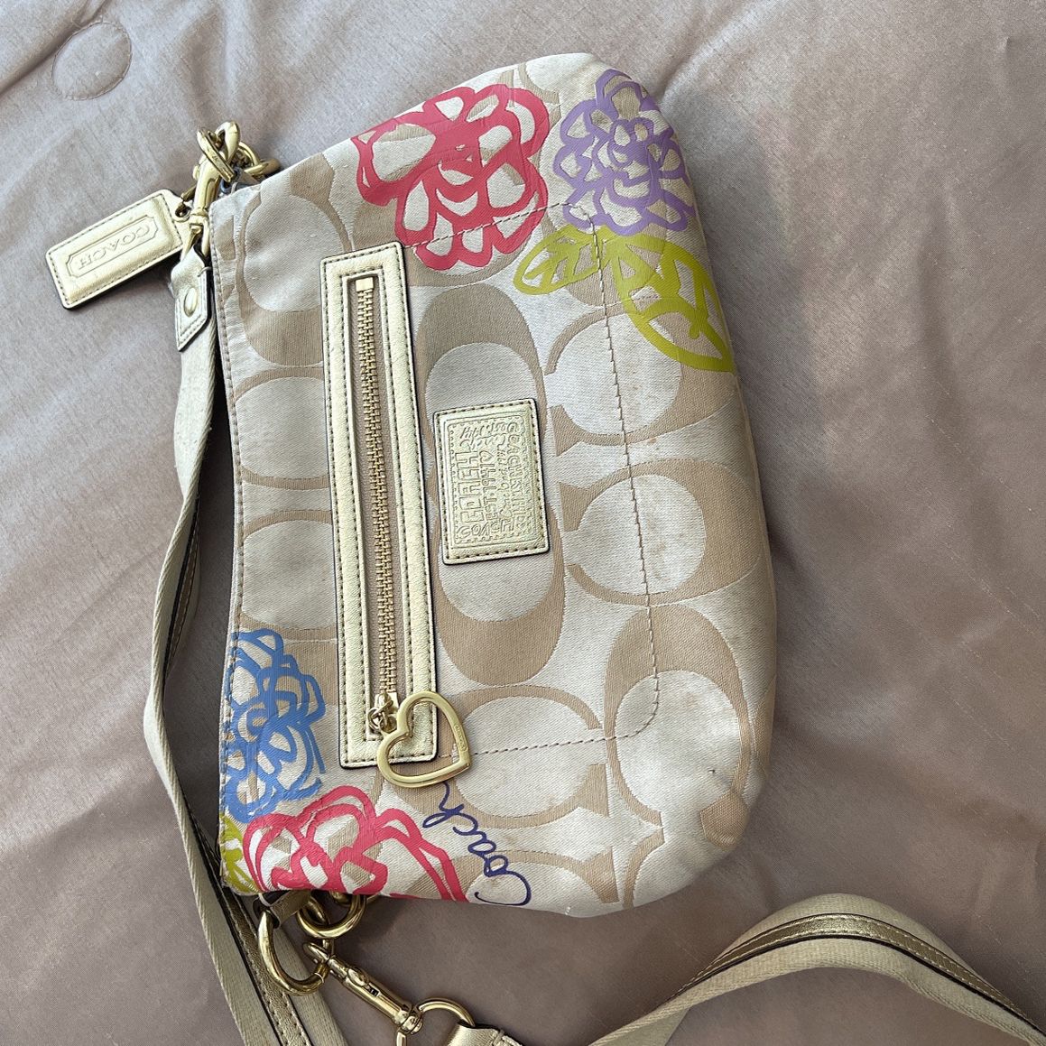 AUTHENTIC Coach Pink Signature Stripe Kisslock Carryall Satchel for Sale in  Olmsted Falls, OH - OfferUp