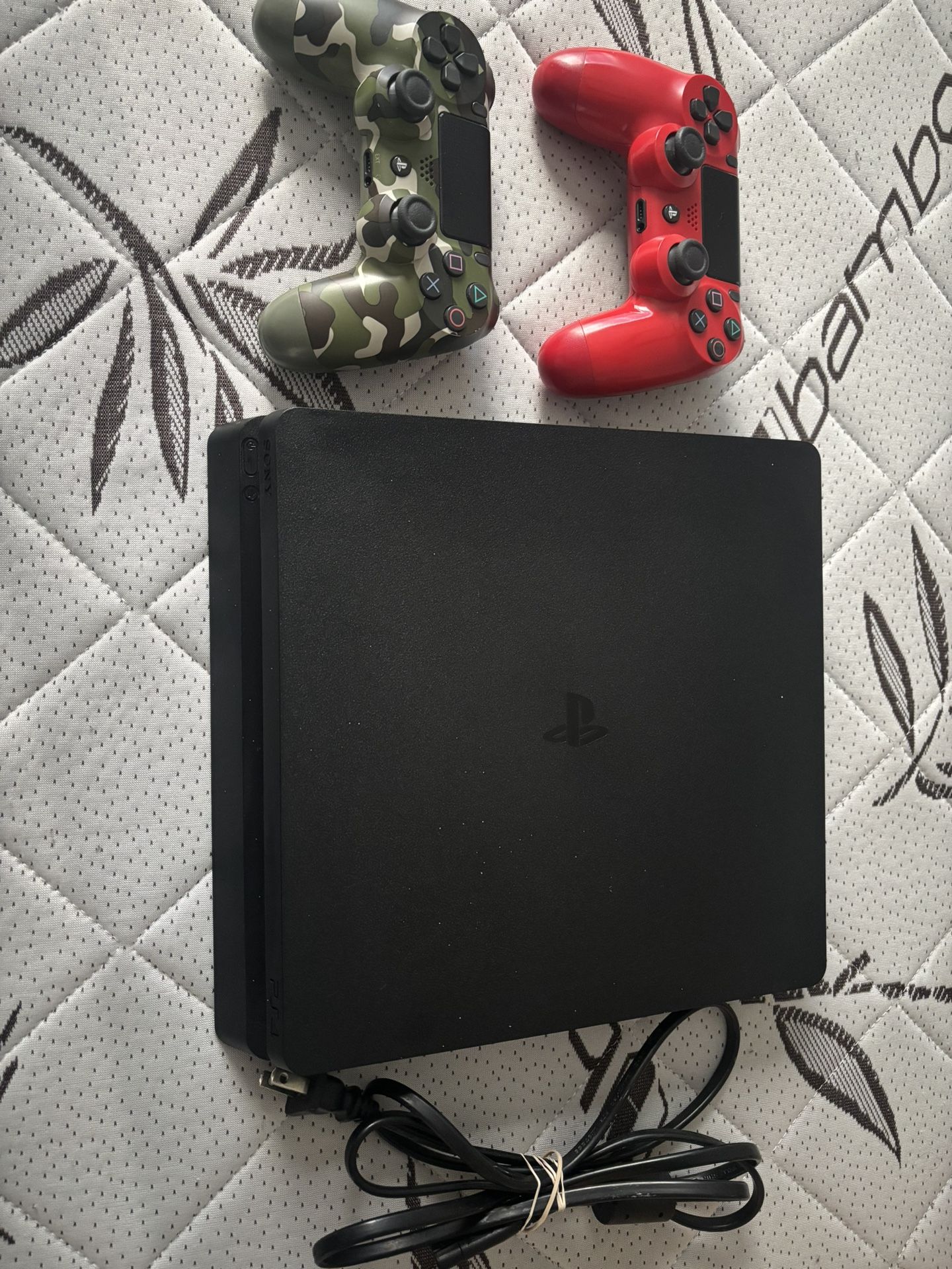 PlayStation 4 Slim 1TB Bundle – 2 Controllers PS4