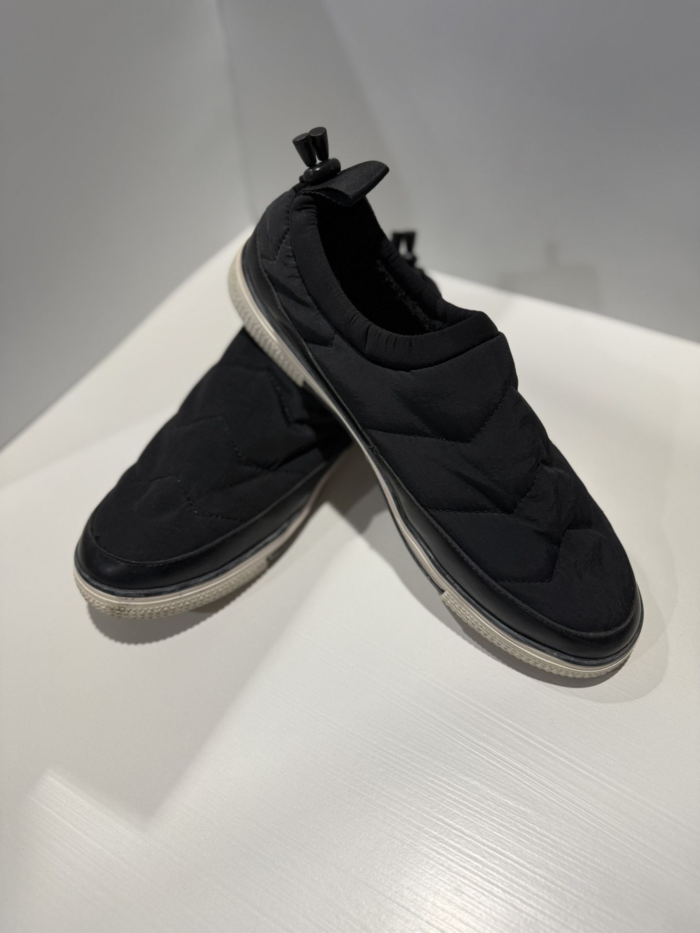 Kenneth Cole Slipper Sneakers