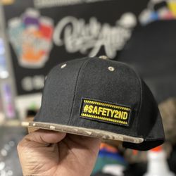 12 Custom Snapbacks With Your Logo or Design
