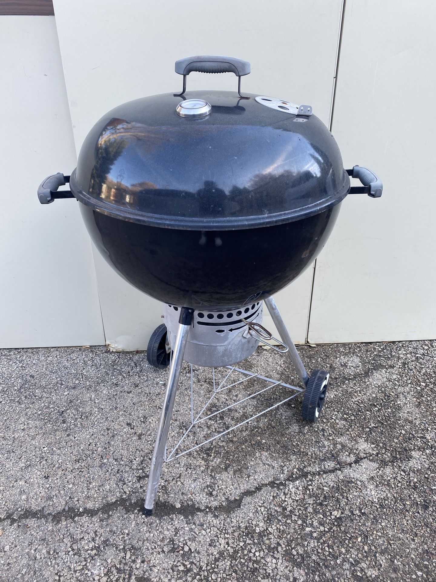 Weber Original Kettle Premium 22” Charcoal Grill