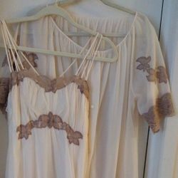 Gorgeous  60's  Negligee (2 Pc) Perfect !