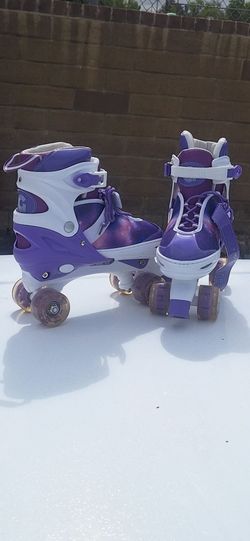 Adjustable quad roller skates