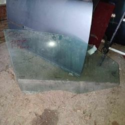 2012 avenger right front door glass 
