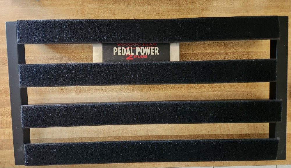 Pedaltrain Classic 2 Pedalboard w/ Soft Case + Voodoo Lab Pedal Power 2 Plus, Patch Cables & More – Excellent Condition
