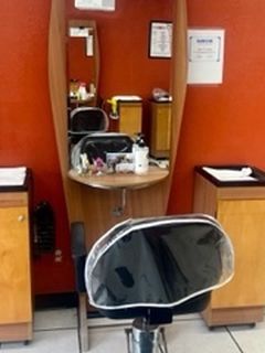 Salon Booth Mirror Set Up 