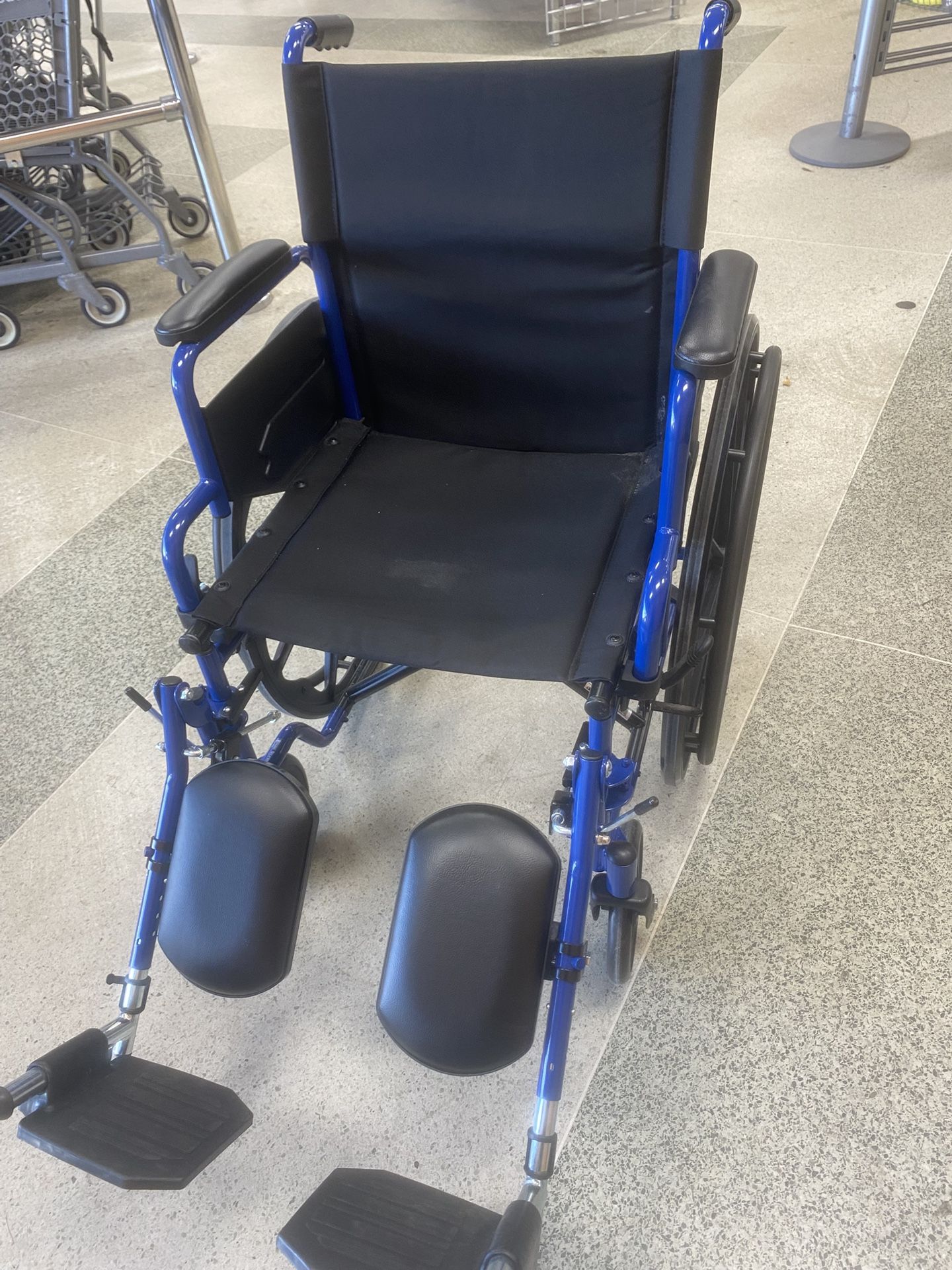 New Wheelchair with adjustable footrest