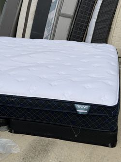 USED KING SIZE PILLOWTOP MATTRESS ONLY 