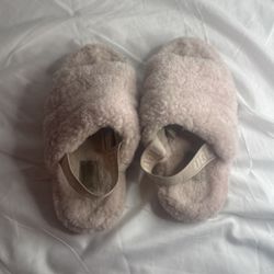 Girls ugg slippers 
