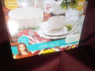 Limited Edition Pioneer Woman Dish Set