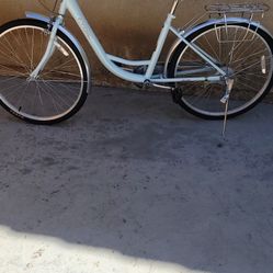 Bike for women($50) and trailer shackle kit($100) both new. Bicicleta para mujer($50) y grillete de remolque($100).