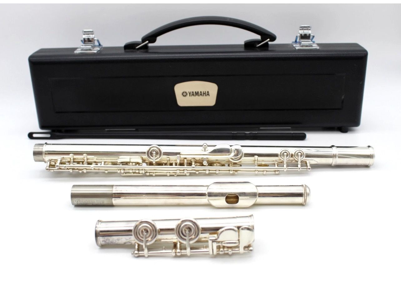 Yamaha YFL-222 Standard Student Flute silver-plated finish- Yamaha hard case