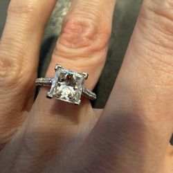 Gorgeous , Elegant , 2 Carat Princess Cut  VS1 Natural Diamond Engagement Ring HUGE DISCOUNT!