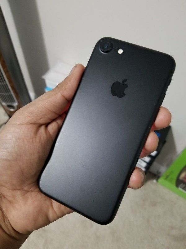 iPhone 7, Factorý Únlocked.. Excellent Condition..