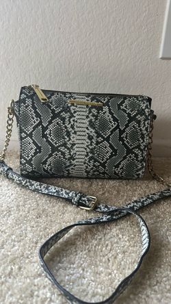 Crossbody bag ( Like New)