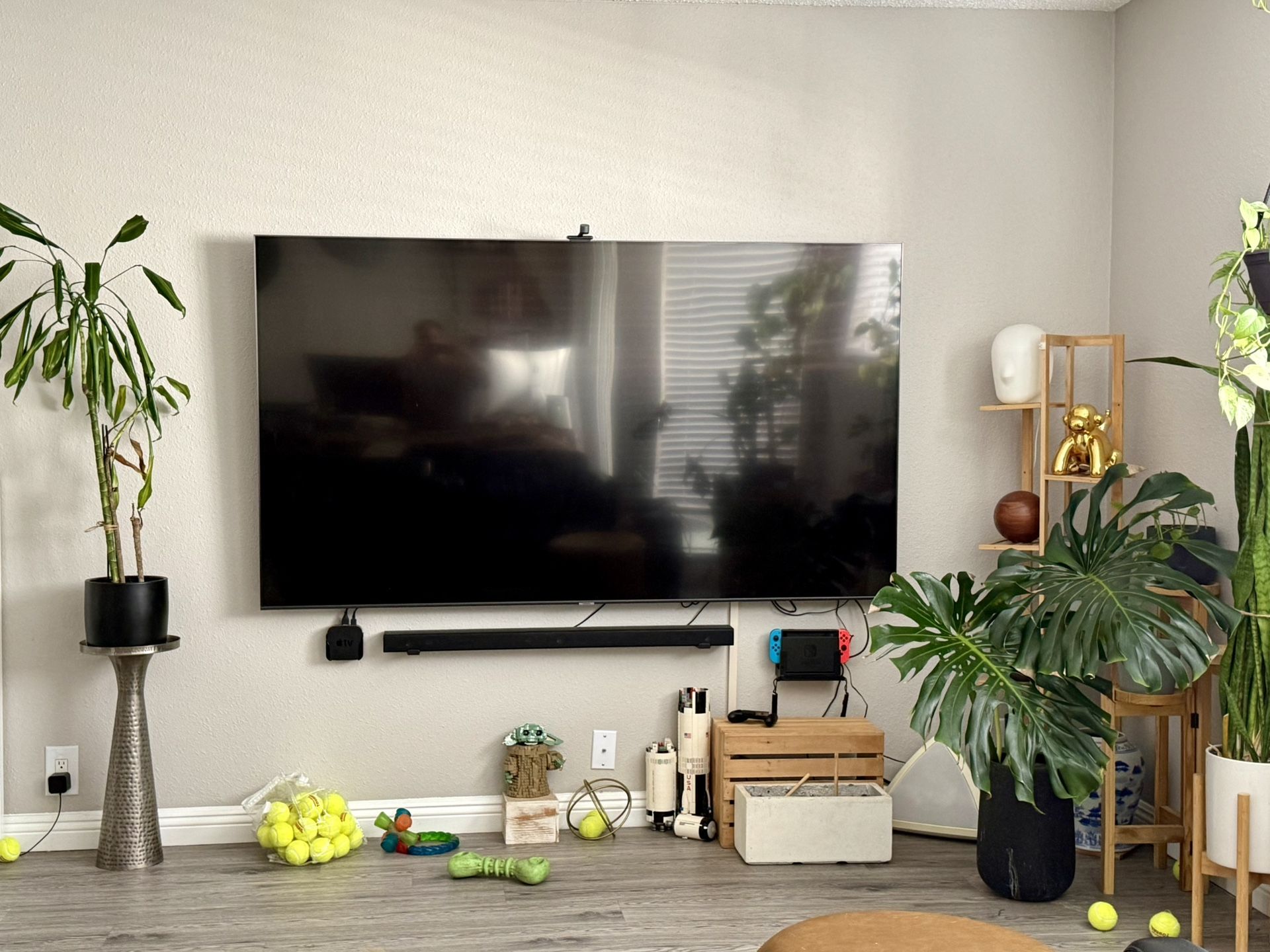 Samsung 85” TV & Wall mount