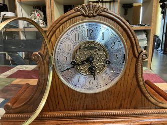 Vintage Howard Miller desk clock - with AEL03 Ech 354531 clock movement - Almost New