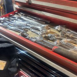 Rollaway 16 drawer Full Of Tools