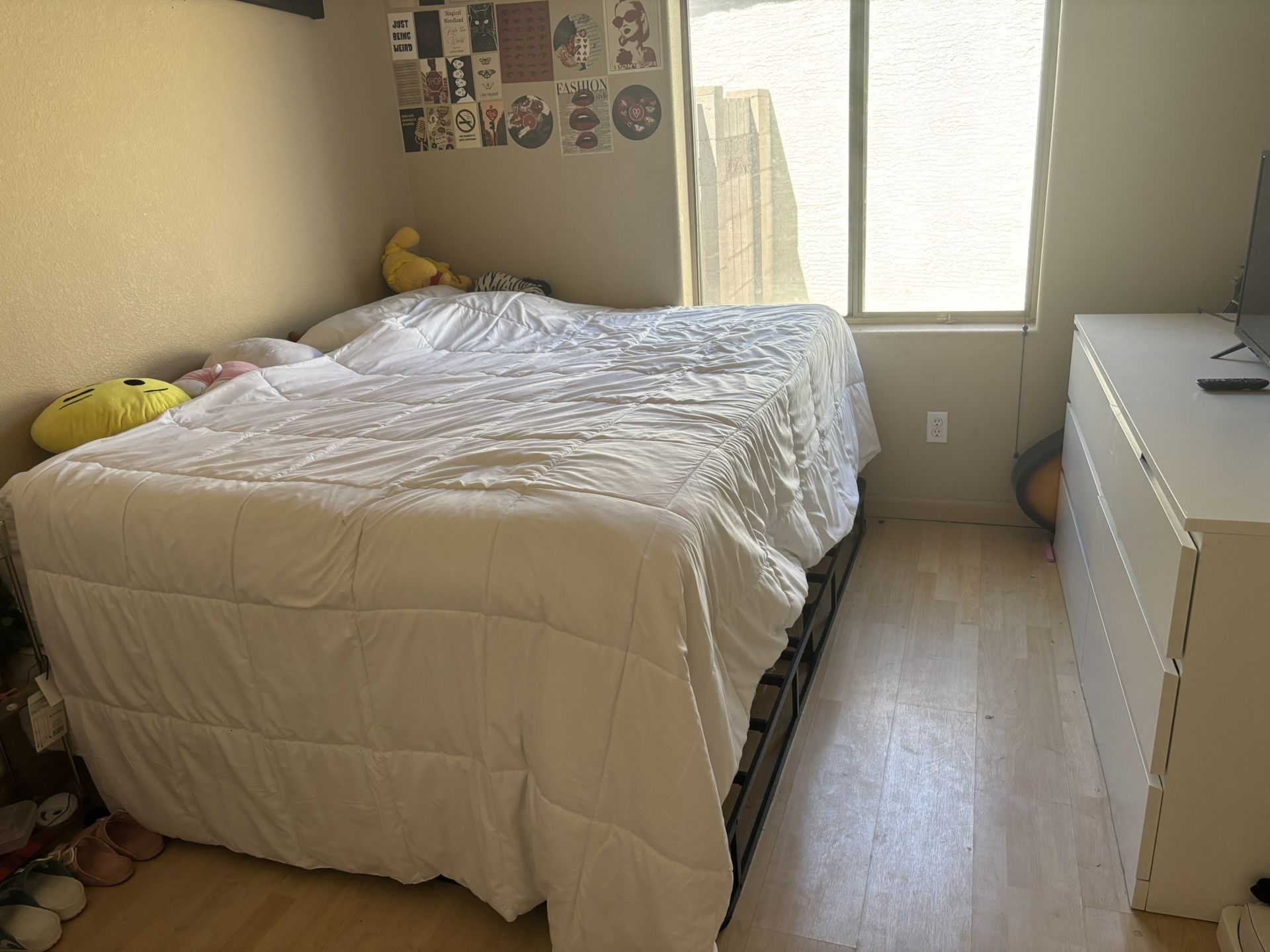 Queen Size Bed And Bedframe