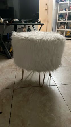 Vanity Seat